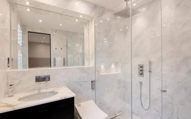 Stunning 5-bed House in London