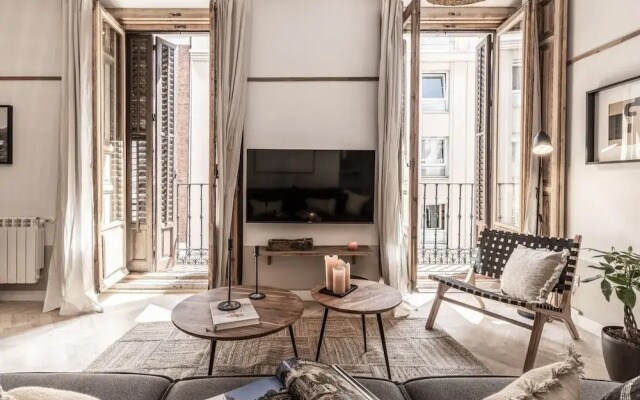 Garos - 2 Bedrooms in Malasa a
