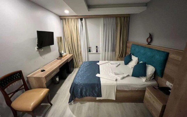 Destinia Pera Suites