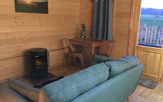 Cosy 1-bed Farm Stay Cabin