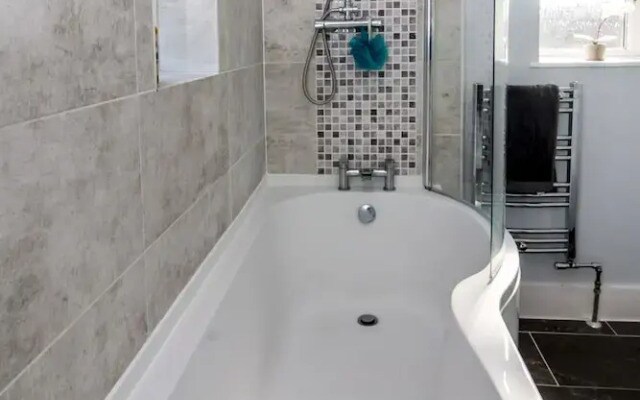 Lovely Rooms in a Quiet Place of Woking