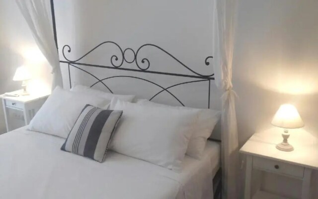 Charming Apartment Near Piramide