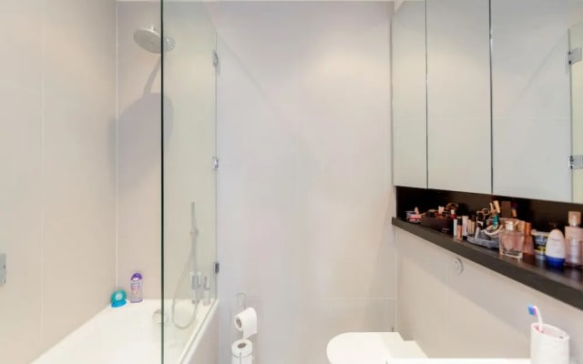 Olympia 2 Bed Duplex by BaseToGo