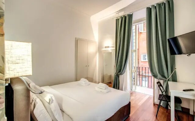 Holiday Apartment Bernini Near The Trevi Fountain - 4 Bedroom