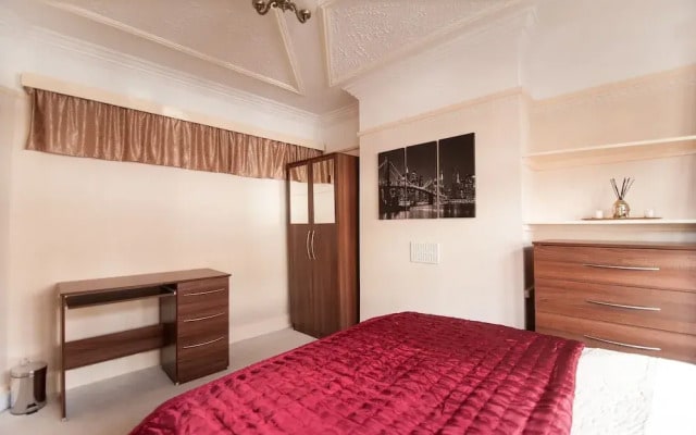 Watford stays - 4bed house
