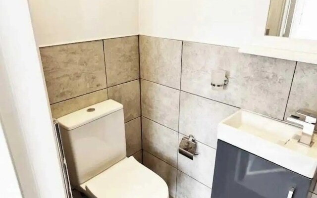 Minet Gardens RM 1