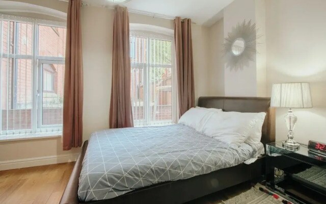Stunning Quiet Apartment in Historic Building