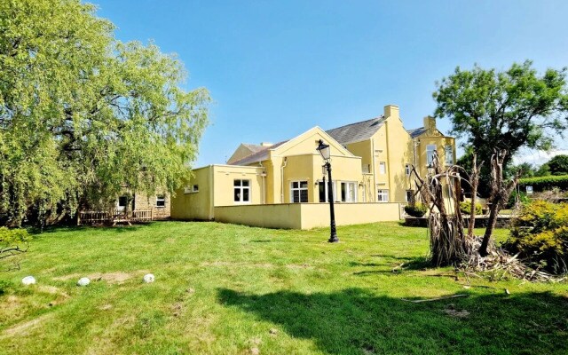 7 Holly Barn