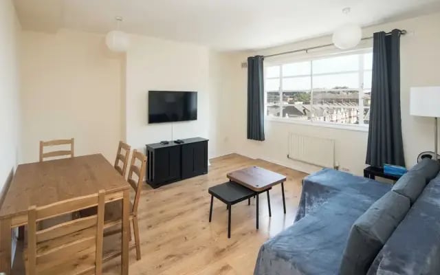 2Bd London Flat - City Buzz & Parkside Serenity