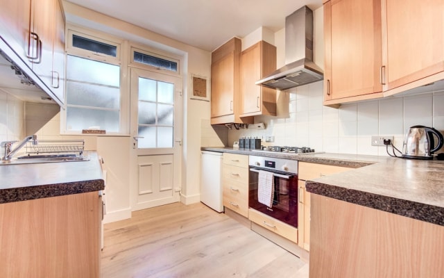 Modern Flat Near Pitshanger Park