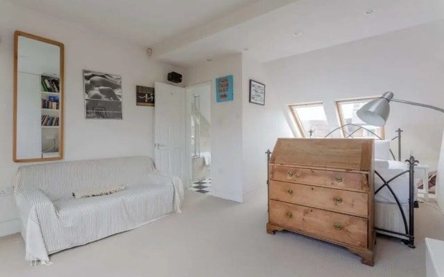Modern Maisonette Southfields London