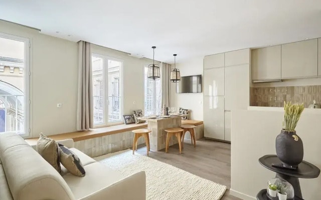 Modern 2 Bedrooms Apartment Le Marais/ Beaubourg