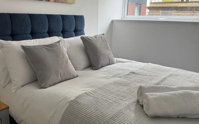 Bright & Cozy Hull Stay