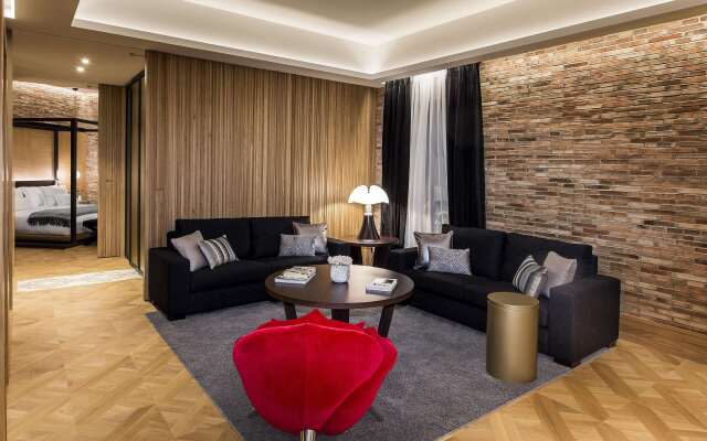 Monument Hotel