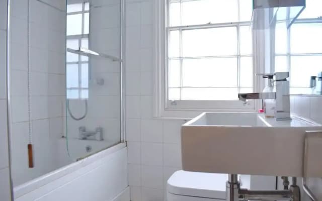 Studio Apartment in Camden Sleeps 2