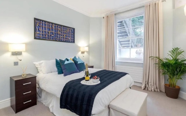 Luxurious Central Kensington Apartment