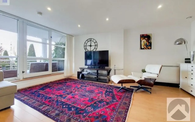 2 Bed &1 Bath Apartment in Canary Wharf