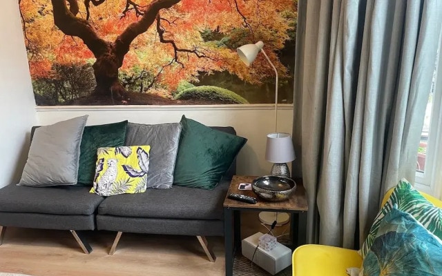 1 Bed Victorian Flat Sleeps 4 - Garden & Patio