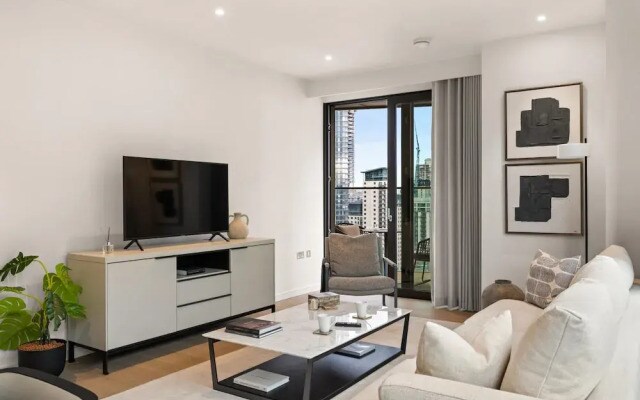 Deluxe two Bedroom Canary Wharf Apartment With River Views