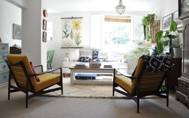 2 Bedroom Apartment With Garden in Hackney