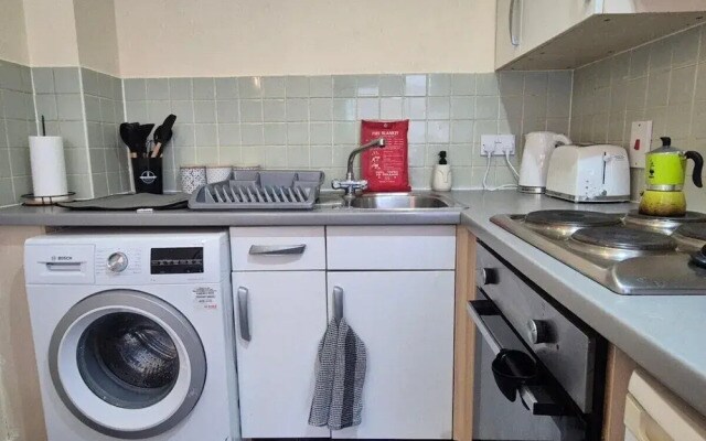 Stylish 1BR Flat Next to Hockley