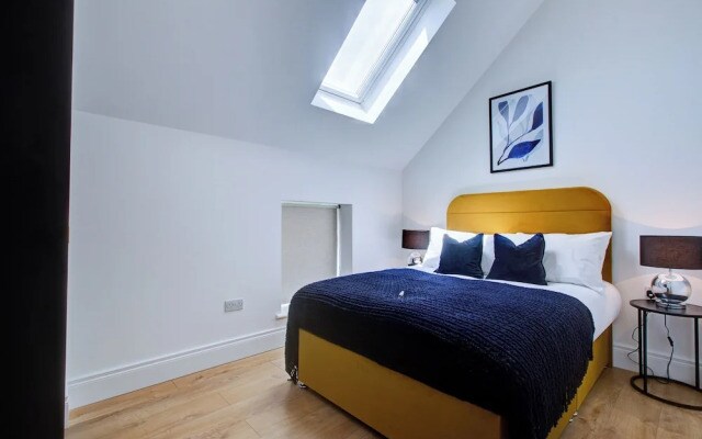 Hybrid Resi New Malden