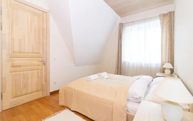 -V66- Apartment, By Cohost