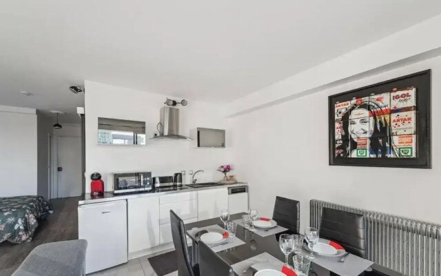 Spacious Studio Balcony -La D Fense-bail Mobilit