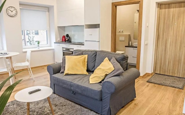 Modern 1BD Apartment in Old Town by Hostlovers