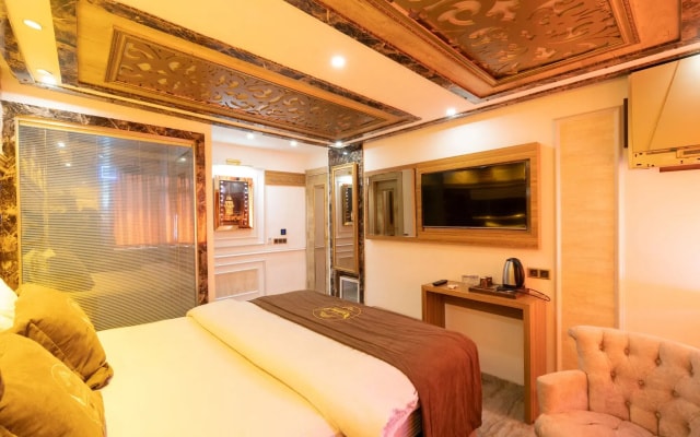 Holiday Business Suit Otel