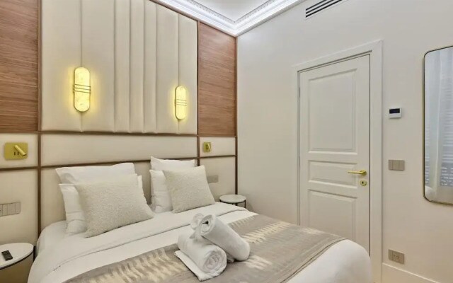 Luxurious Matignon/saint Honore Apartment