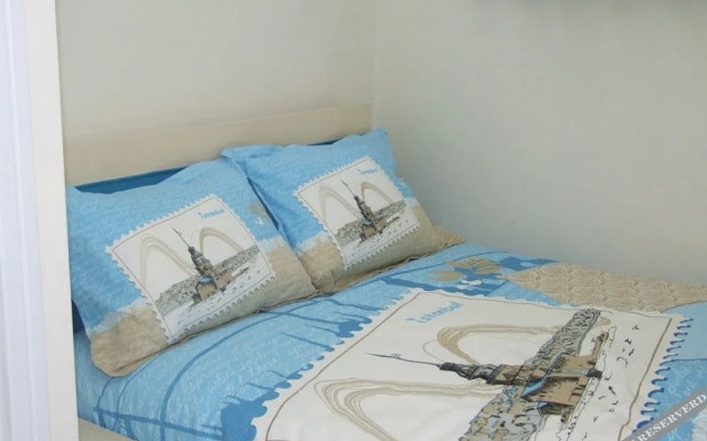 Armis Hostel