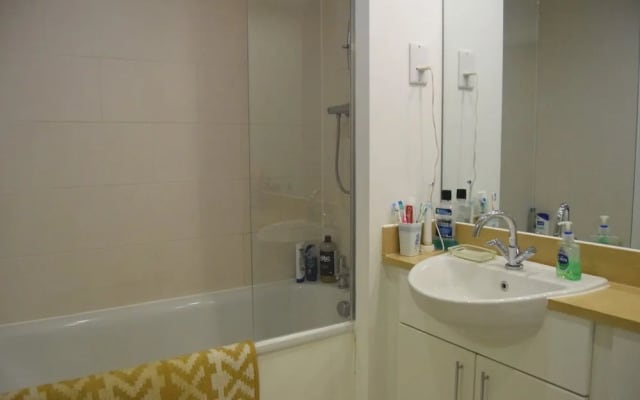 Spacious 1 Bedroom Flat With Covered Balcony