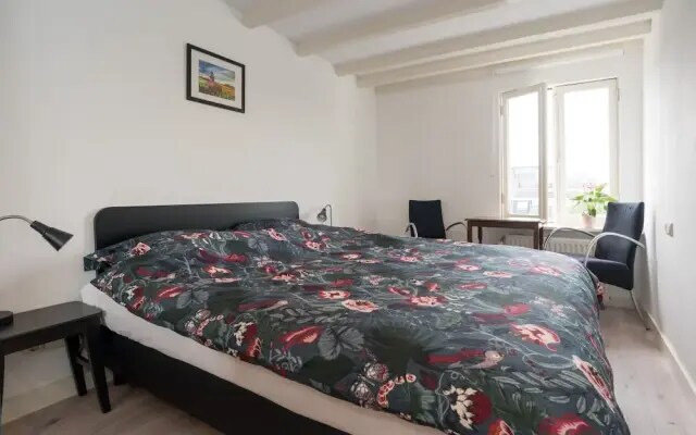 Central Hotspot Apartment