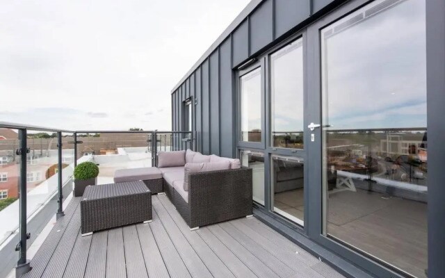 2 Bedroom Penthouse - Large Balcony - Minster View