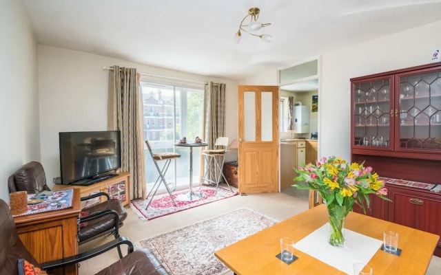 Comfortable Chiswick Home by Ravenscourt Park