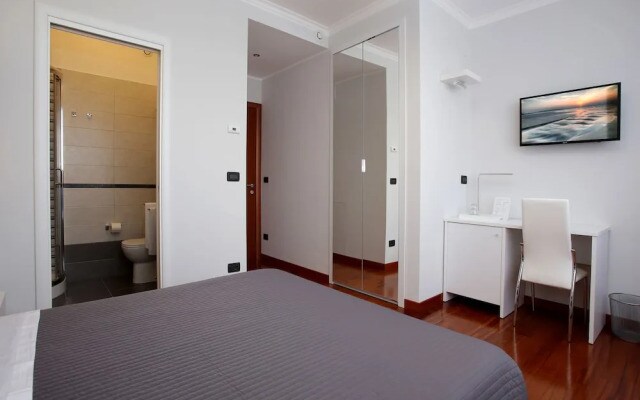 J24 B&B