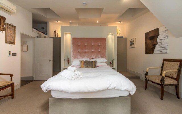Classic Hammersmith Home by Ravenscourt Park by Underthedoormat