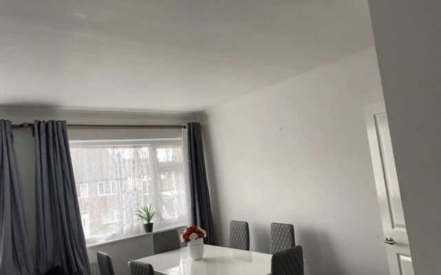 Gorgeous 2-bed Apt in Leafy Richmond!