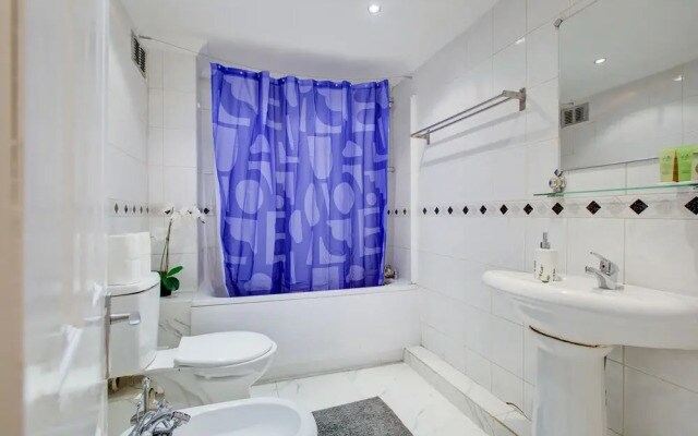 2-bedroom Private Independent Flat- Central London