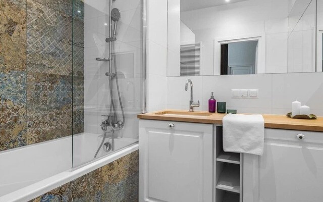 oompH Warsaw Central Supreme Apartment