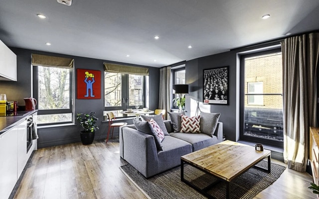 Bermondsey Bliss: Views, Comfort, and City Access!