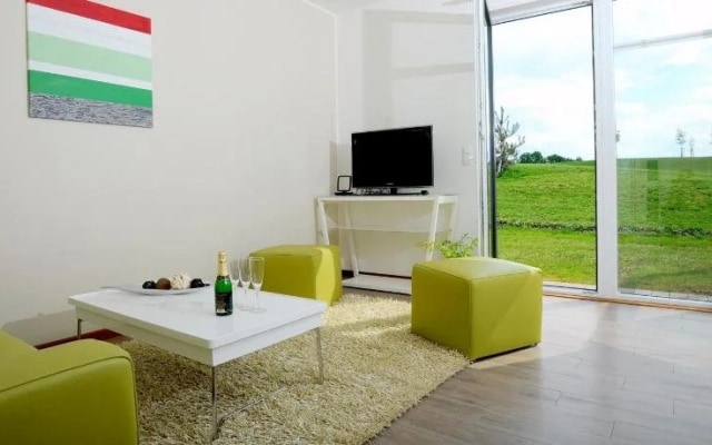Black Bridge Hotel Apartment