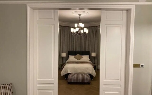 Stunning Victorian Flat Great Links to Central LDN
