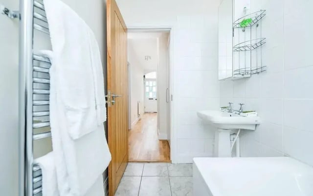 Lovely 2BR Garden Flat in Battersea