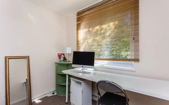 Spacious 2BD House W/private Garden - Kennington!