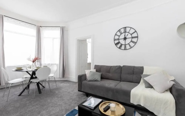 Peaceful and Light 1 Bedroom Flat in Kilburn