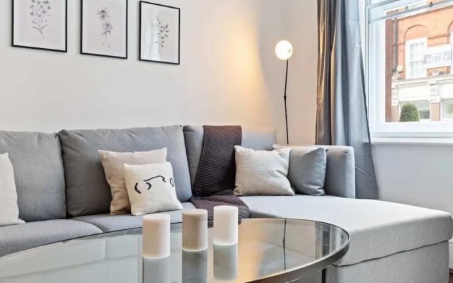 Stunning 1 Bed Apt, Sleeps 4 nr Central London