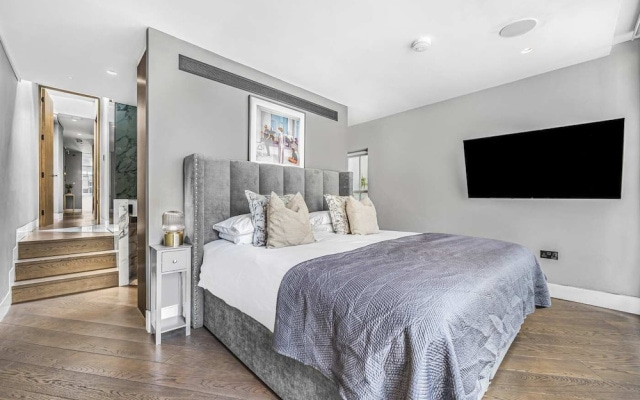 The Legacy Apartment - Soho - by Frankie