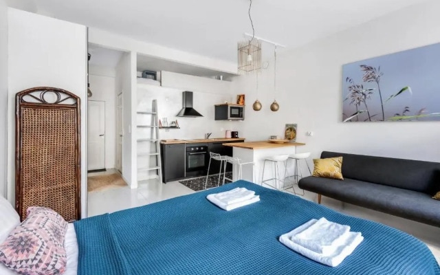 WeHost Bright Studio for 6 Kallio Travellers